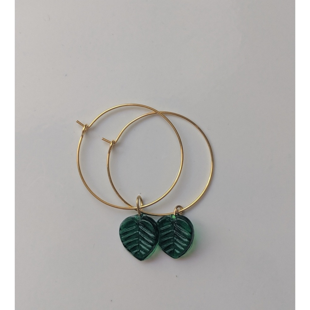Dainty leaf earrings